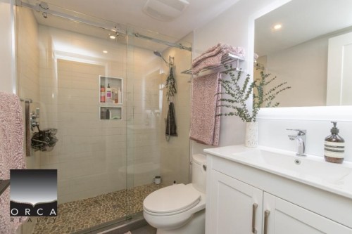 201-111 5Th Street W, North Vancouver, BC 