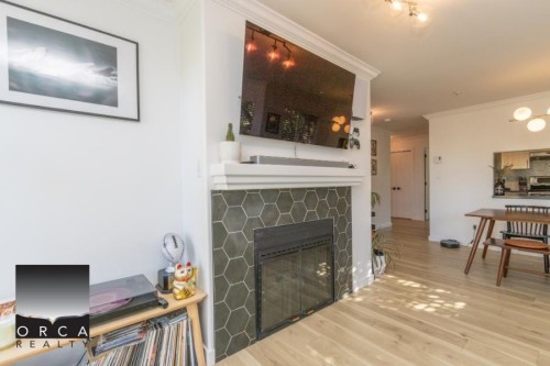 201-111 5Th Street W, North Vancouver, BC 