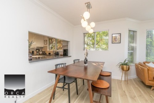 201-111 5Th Street W, North Vancouver, BC 