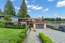 929 Canyon Boulevard  North Vancouver, BC V7R 2J9