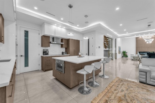 929 Canyon Boulevard, North Vancouver, BC 