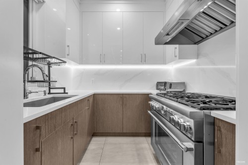 929 Canyon Boulevard, North Vancouver, BC 