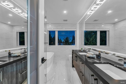 929 Canyon Boulevard, North Vancouver, BC 