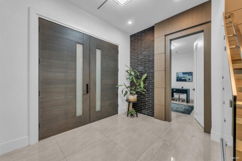 929 Canyon Boulevard, North Vancouver, BC 