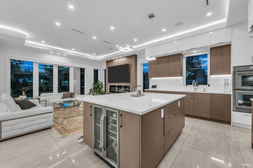 929 Canyon Boulevard, North Vancouver, BC 