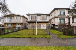 4728 Bruce Street  Vancouver, BC V5N 3Z6