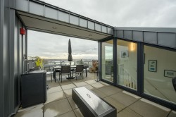 206-649 3rd Street E North Vancouver, BC V7L 1G6