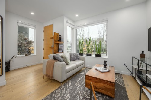 206-649 3Rd Street E, North Vancouver, BC 