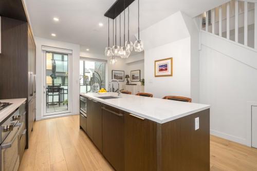 206-649 3Rd Street E, North Vancouver, BC 