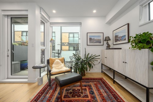 206-649 3Rd Street E, North Vancouver, BC 