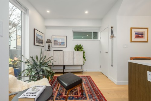 206-649 3Rd Street E, North Vancouver, BC 