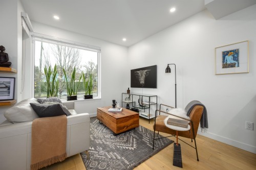 206-649 3Rd Street E, North Vancouver, BC 