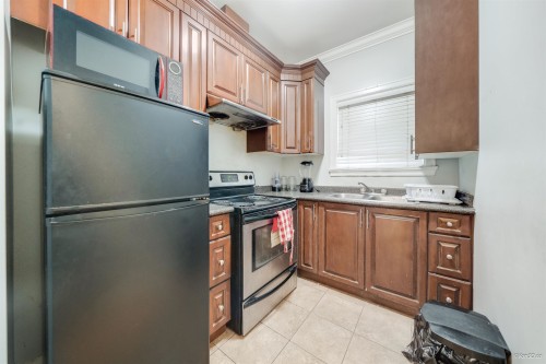 7821 17Th Avenue, Burnaby, BC 