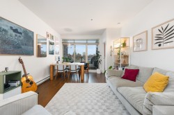 315-707 20th Avenue E Vancouver, BC V5V 0B3