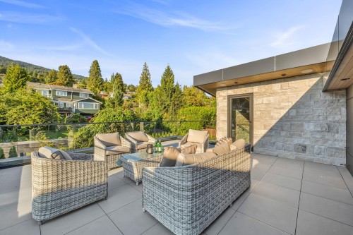 2423 Mathers Avenue, West Vancouver, BC 