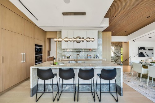 2423 Mathers Avenue, West Vancouver, BC 