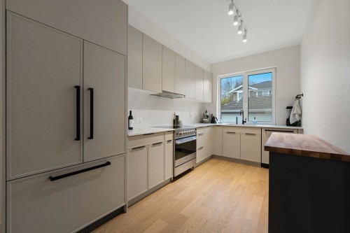 27-632 3rd Street E North Vancouver, BC V7L 1G7