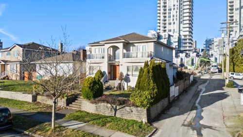 515 60Th Avenue W, Vancouver, BC 
