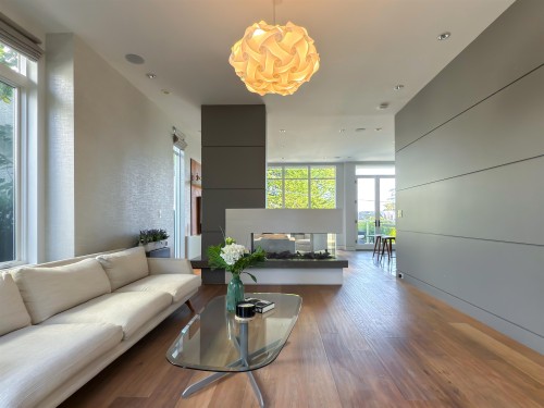 1949 37Th Avenue W, Vancouver, BC 