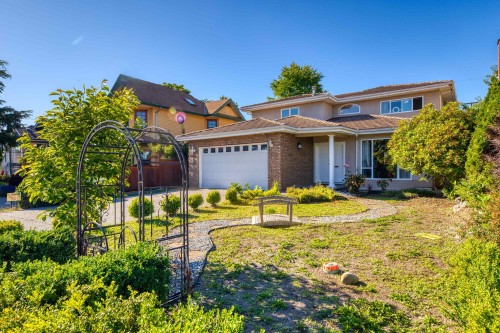 826 13Th Street E, North Vancouver, BC 