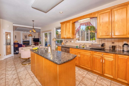 826 13Th Street E, North Vancouver, BC 