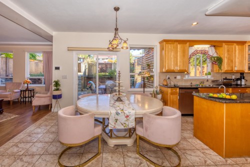 826 13Th Street E, North Vancouver, BC 