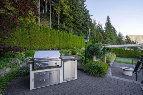 1095 Millstream Road, West Vancouver, BC 