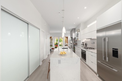 220 40Th Avenue E, Vancouver, BC 