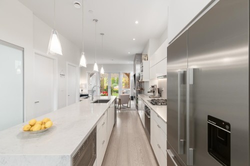 220 40Th Avenue E, Vancouver, BC 