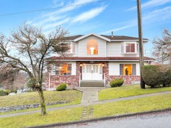 3288 5th Avenue E Vancouver, BC V5M 1P3