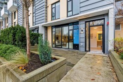 TH1431 Hunter Street  North Vancouver, BC V7J 1H3