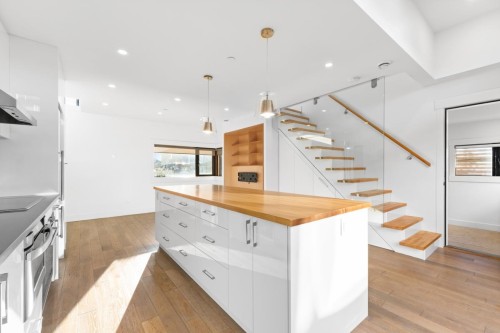 2122 Newport Avenue, Vancouver, BC 