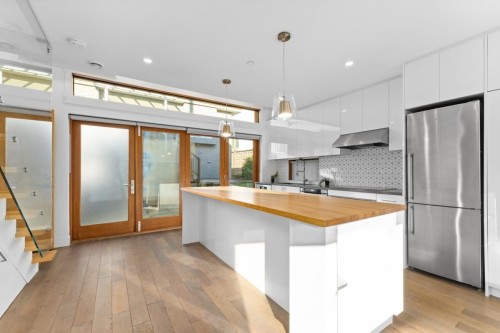 2122 Newport Avenue, Vancouver, BC 