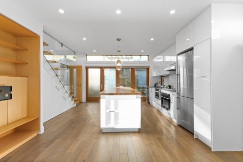 2122 Newport Avenue, Vancouver, BC 