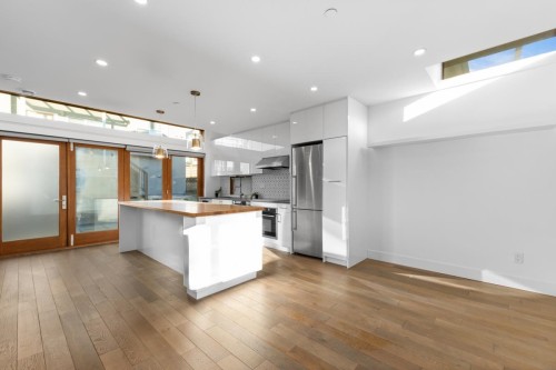 2122 Newport Avenue, Vancouver, BC 