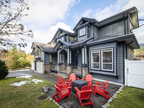 1031 Jay Crescent, Squamish, BC 