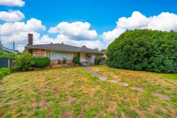 676 53rd Avenue W Vancouver, BC V6P 1K3