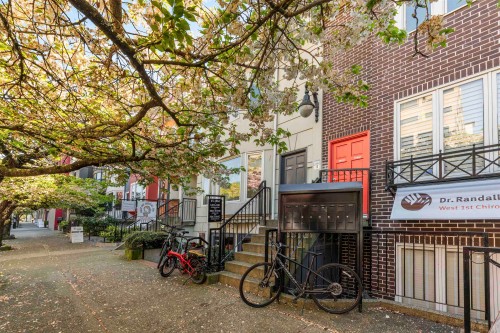 1858 1St Avenue W, Vancouver, BC 