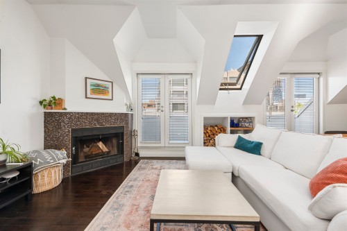 1858 1St Avenue W, Vancouver, BC 