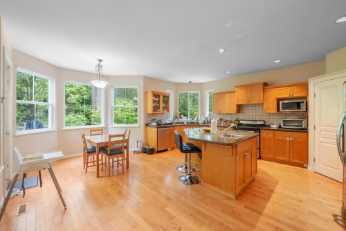 3305 Chartwell Grn, Coquitlam, BC 