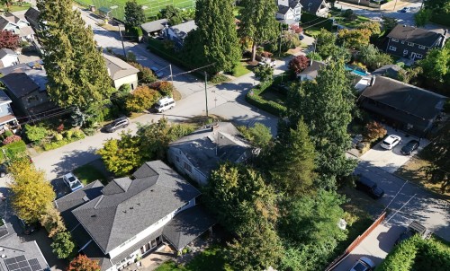 2405 Lloyd Avenue, North Vancouver, BC 