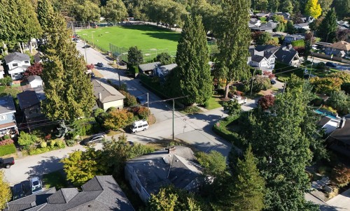 2405 Lloyd Avenue, North Vancouver, BC 