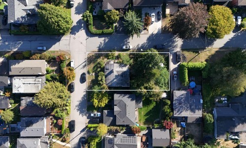 2405 Lloyd Avenue, North Vancouver, BC 