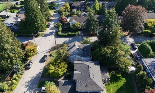 2405 Lloyd Avenue, North Vancouver, BC 