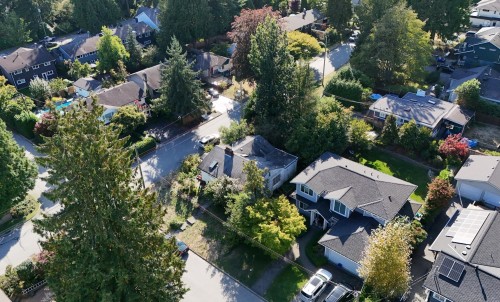 2405 Lloyd Avenue, North Vancouver, BC 