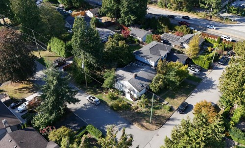 2405 Lloyd Avenue, North Vancouver, BC 