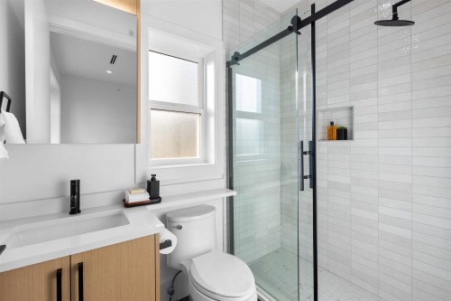 5304 Fraser Street, Vancouver, BC 