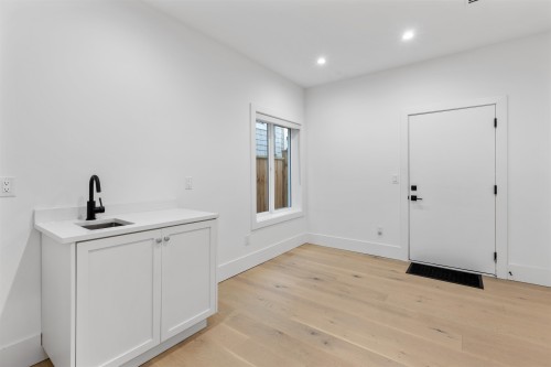 5304 Fraser Street, Vancouver, BC 