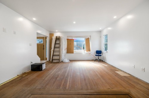 7520 Canada Way, Burnaby, BC 