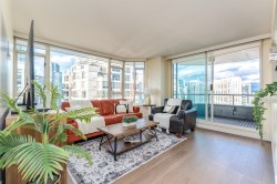2504-888 Hamilton Street  Vancouver, BC V6B 5W4